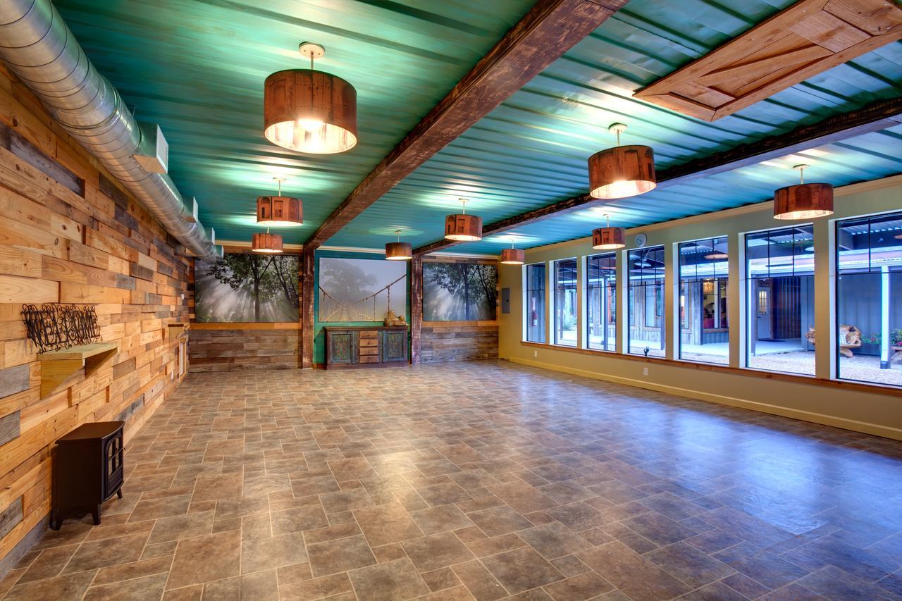 Deer Lake Lodge Resort & Spa Keenan Exterior photo